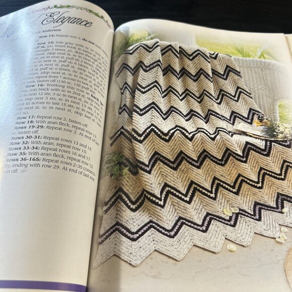 Vtg Afghan Sentiments Crochet Pattern Book Hardcover The Needlecraft Shop 1998 - Picture 5 of 9